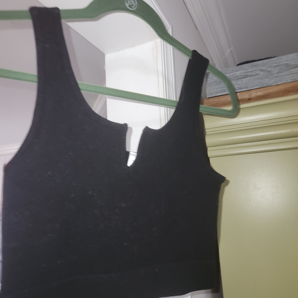 Zenana black and white Sleeveless Crop Tank.(2)